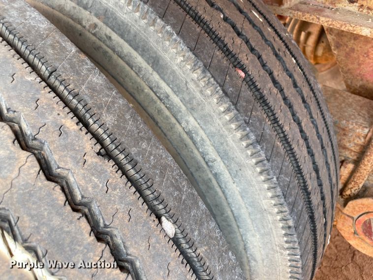 image for item KJ9769 1980 Nabors  flatbed trailer