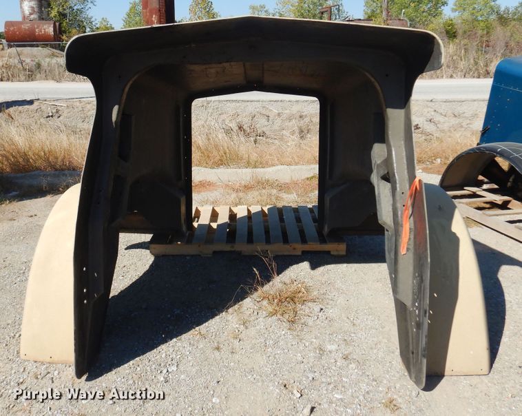 image for item KO9884 Kenworth W900  fiberglass hood