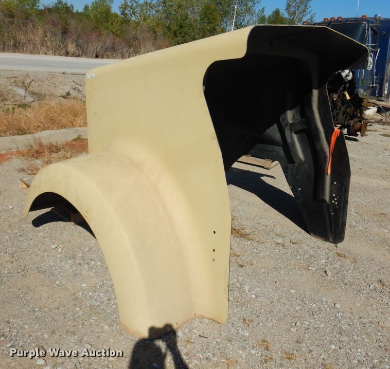 image for item KO9884 Kenworth W900  fiberglass hood