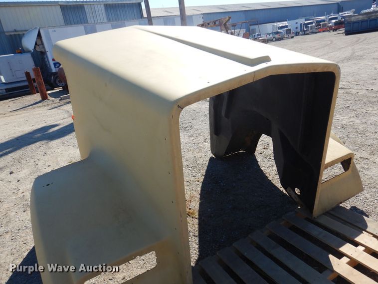 image for item KO9884 Kenworth W900  fiberglass hood