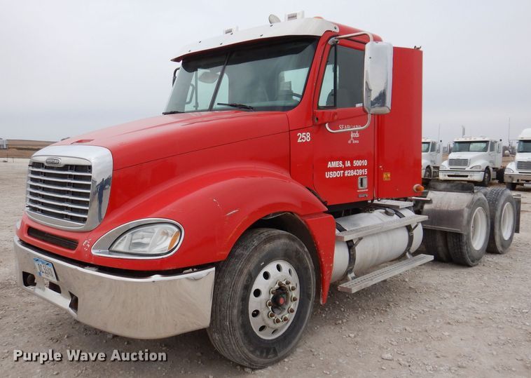 image for item KW9687 2007 Freightliner Columbia  semi truck