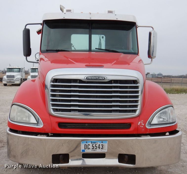 image for item KW9687 2007 Freightliner Columbia  semi truck