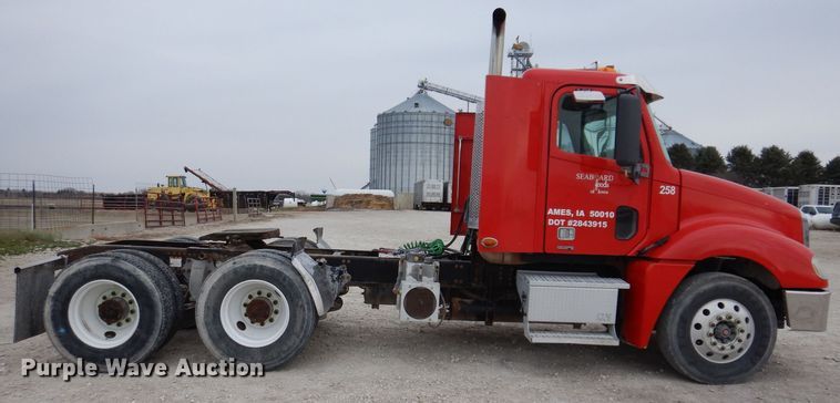 image for item KW9687 2007 Freightliner Columbia  semi truck