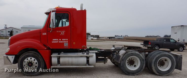 image for item KW9687 2007 Freightliner Columbia  semi truck