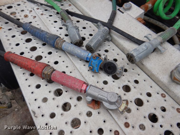 image for item KW9687 2007 Freightliner Columbia  semi truck