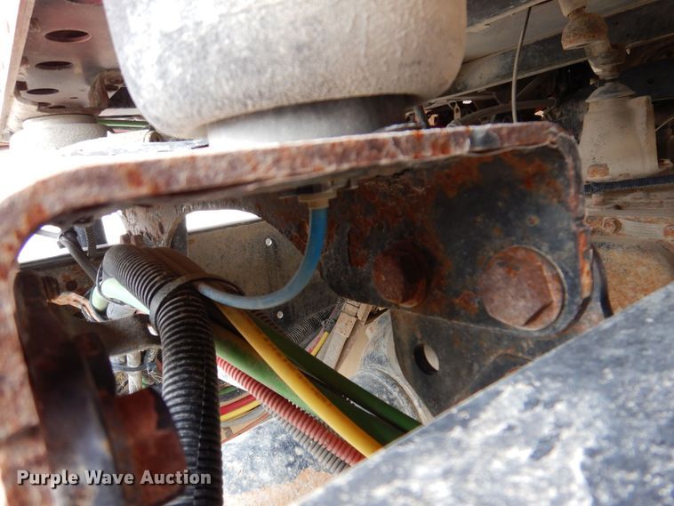 image for item KW9687 2007 Freightliner Columbia  semi truck