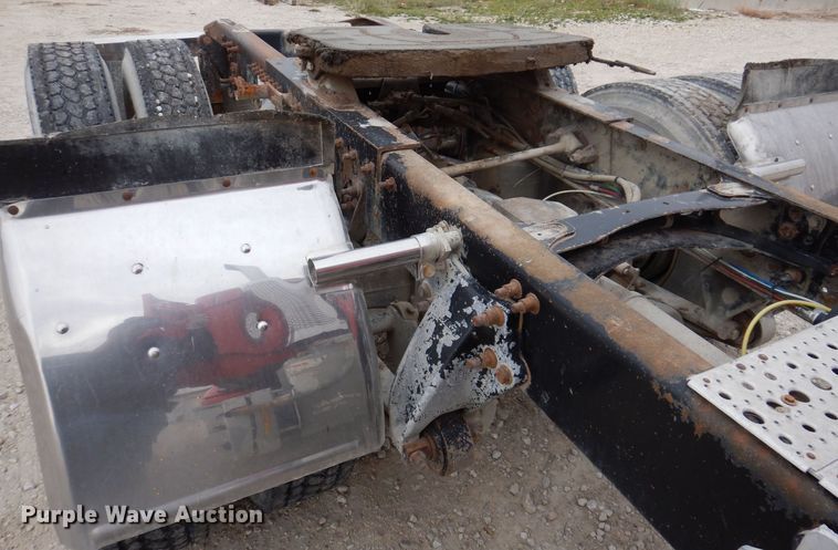 image for item KW9687 2007 Freightliner Columbia  semi truck