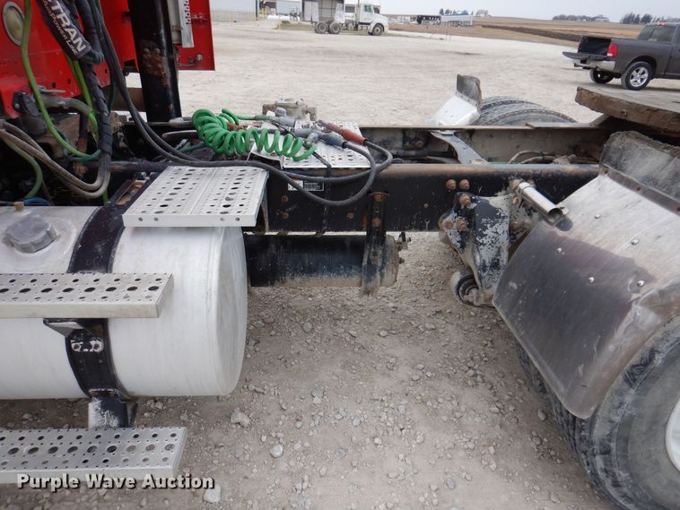 image for item KW9687 2007 Freightliner Columbia  semi truck