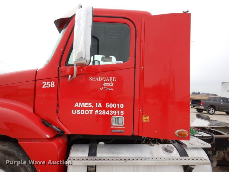 image for item KW9687 2007 Freightliner Columbia  semi truck