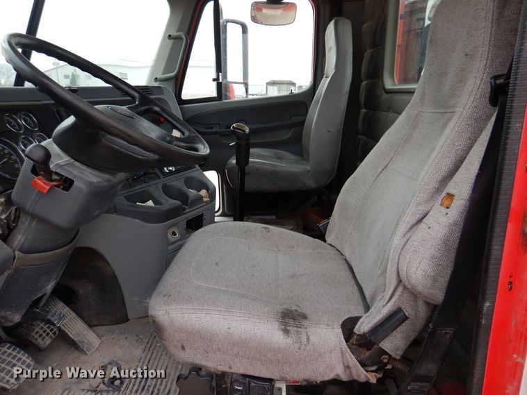 image for item KW9687 2007 Freightliner Columbia  semi truck