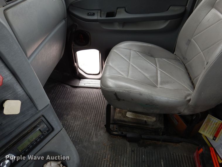 image for item KW9687 2007 Freightliner Columbia  semi truck