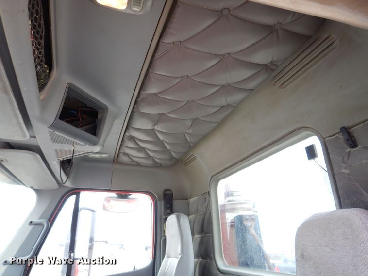 image for item KW9687 2007 Freightliner Columbia  semi truck