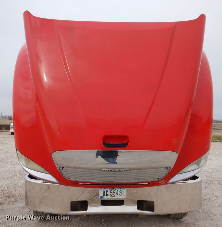 image for item KW9687 2007 Freightliner Columbia  semi truck