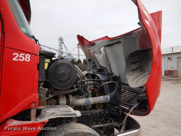 image for item KW9687 2007 Freightliner Columbia  semi truck