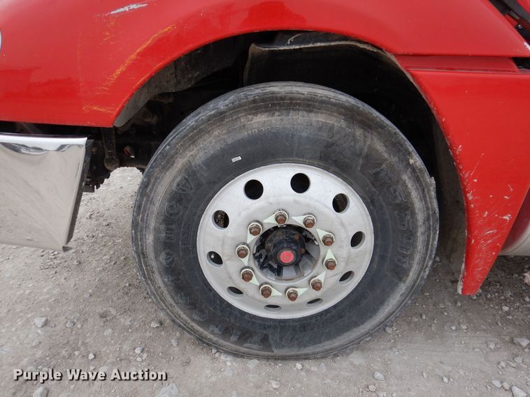 image for item KW9687 2007 Freightliner Columbia  semi truck