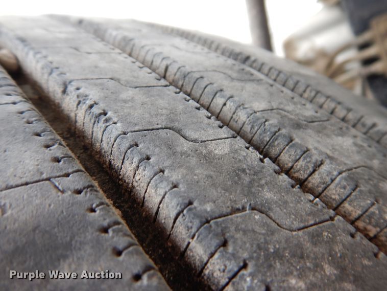 image for item KW9687 2007 Freightliner Columbia  semi truck