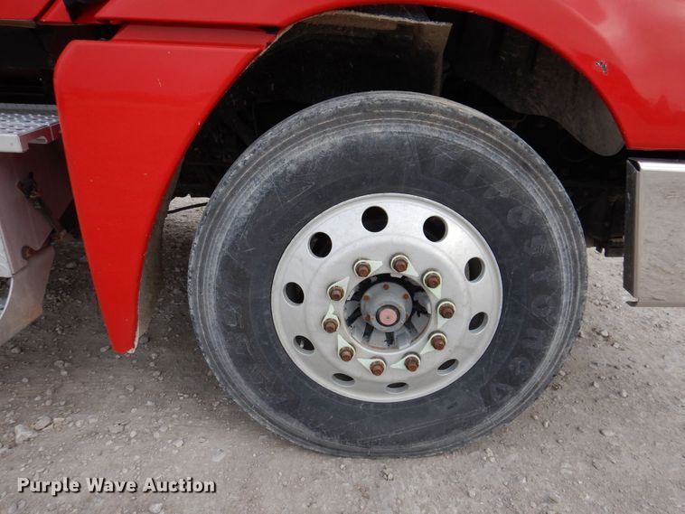 image for item KW9687 2007 Freightliner Columbia  semi truck