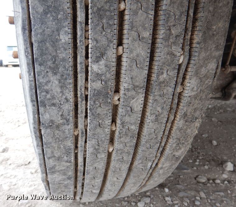 image for item KW9687 2007 Freightliner Columbia  semi truck