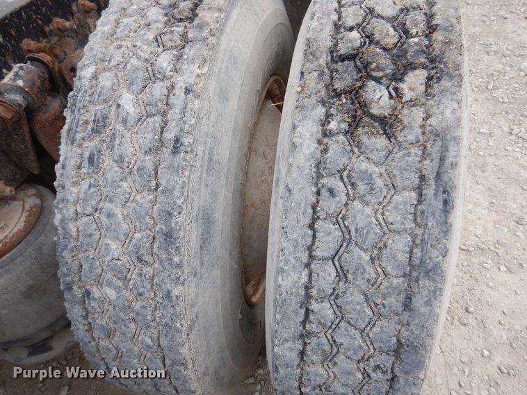 image for item KW9687 2007 Freightliner Columbia  semi truck