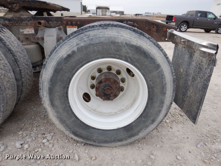 image for item KW9687 2007 Freightliner Columbia  semi truck