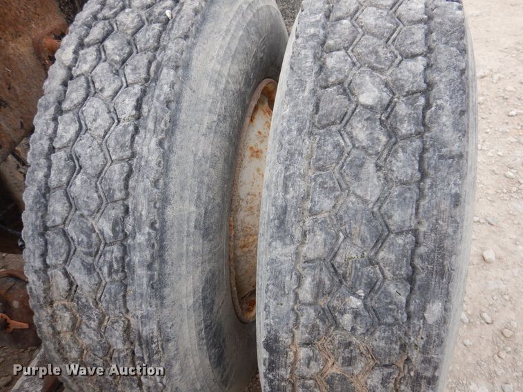 image for item KW9687 2007 Freightliner Columbia  semi truck