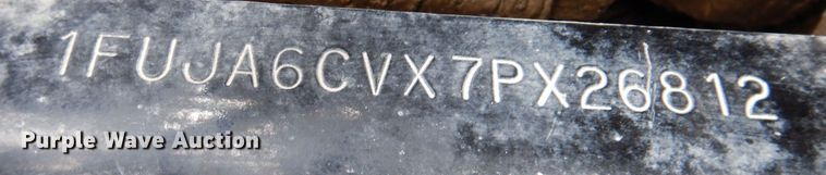 image for item KW9687 2007 Freightliner Columbia  semi truck