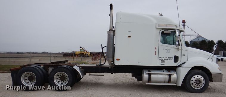 image for item KW9688 2004 Freightliner Columbia  semi truck