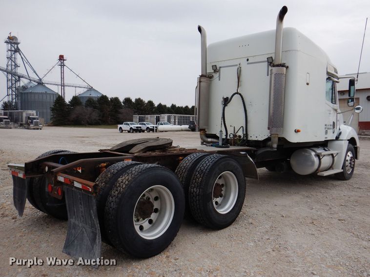 image for item KW9688 2004 Freightliner Columbia  semi truck