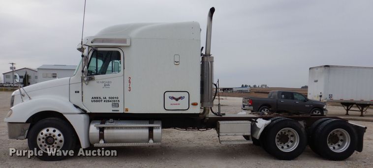 image for item KW9688 2004 Freightliner Columbia  semi truck