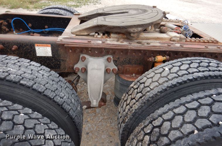 image for item KW9688 2004 Freightliner Columbia  semi truck