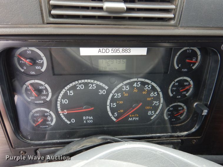 image for item KW9688 2004 Freightliner Columbia  semi truck