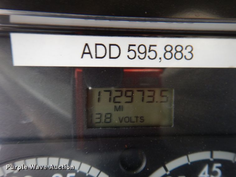 image for item KW9688 2004 Freightliner Columbia  semi truck