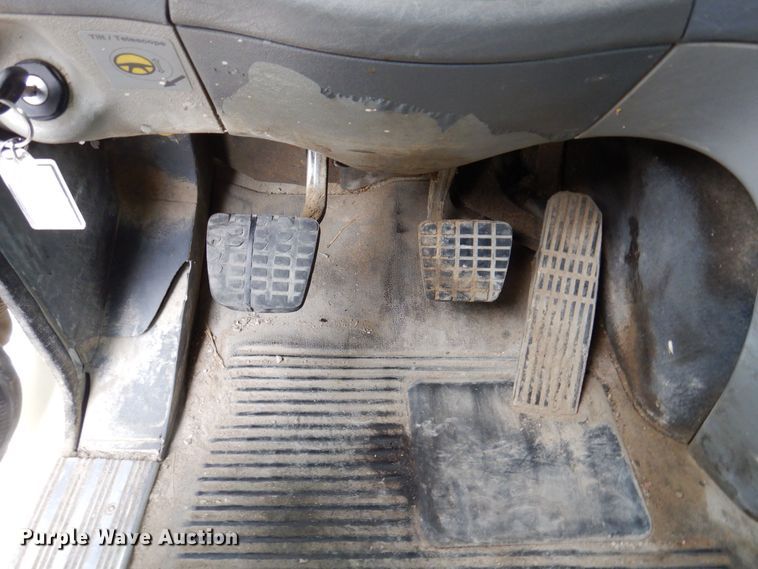 image for item KW9688 2004 Freightliner Columbia  semi truck