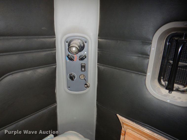 image for item KW9688 2004 Freightliner Columbia  semi truck