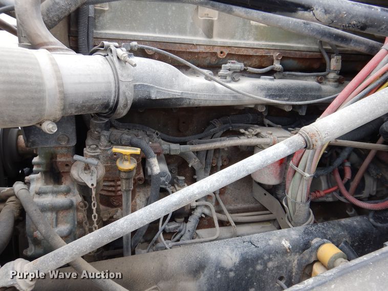 image for item KW9688 2004 Freightliner Columbia  semi truck