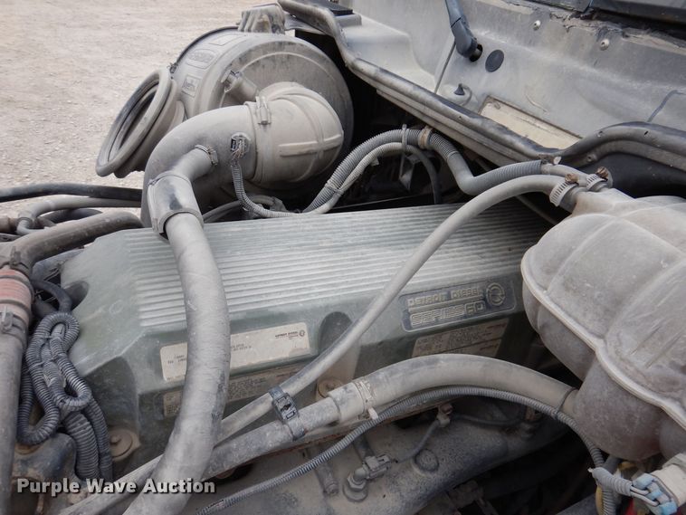 image for item KW9688 2004 Freightliner Columbia  semi truck