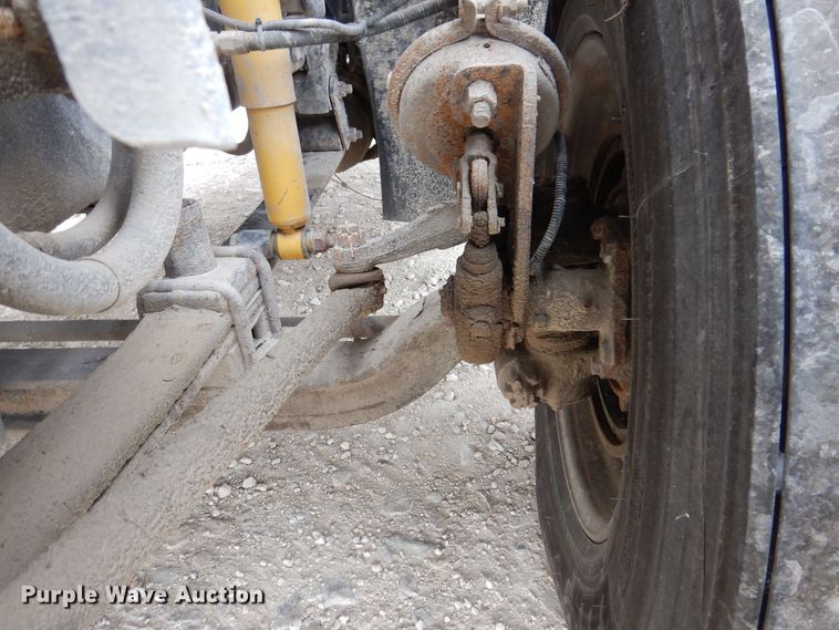 image for item KW9688 2004 Freightliner Columbia  semi truck