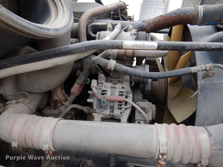 image for item KW9688 2004 Freightliner Columbia  semi truck