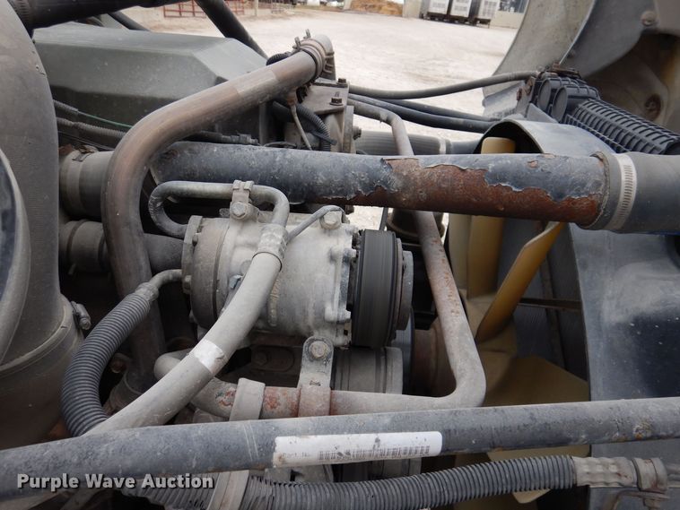 image for item KW9688 2004 Freightliner Columbia  semi truck