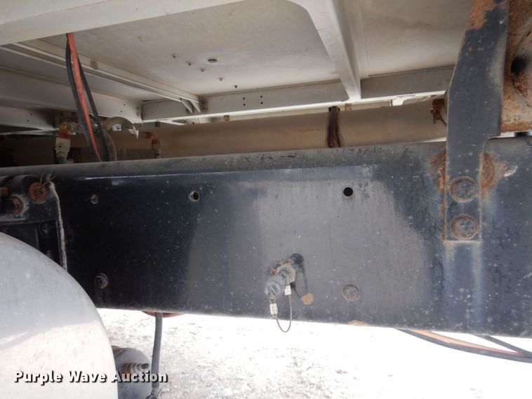 image for item KW9688 2004 Freightliner Columbia  semi truck