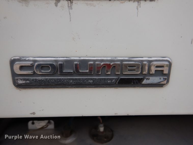 image for item KW9688 2004 Freightliner Columbia  semi truck