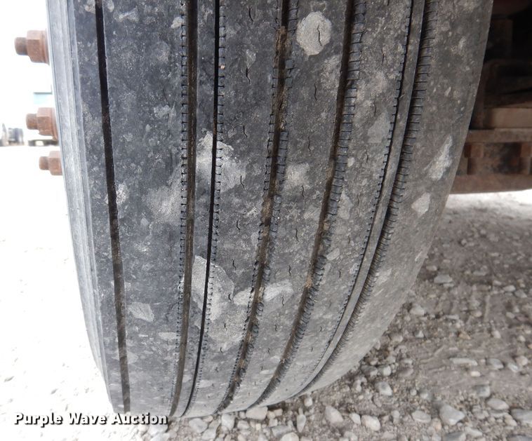 image for item KW9688 2004 Freightliner Columbia  semi truck