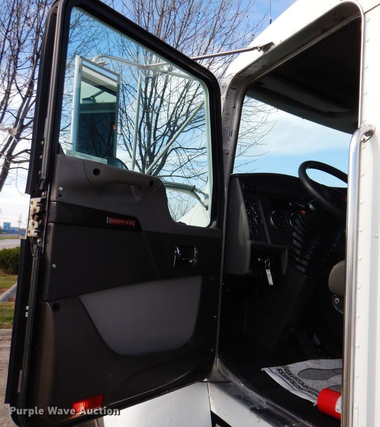 image for item KW9768 2014 Kenworth T370  truck cab and chassis