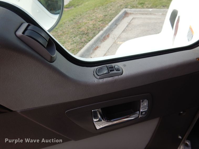 image for item KW9768 2014 Kenworth T370  truck cab and chassis