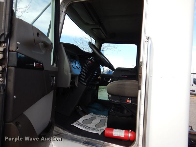 image for item KW9768 2014 Kenworth T370  truck cab and chassis