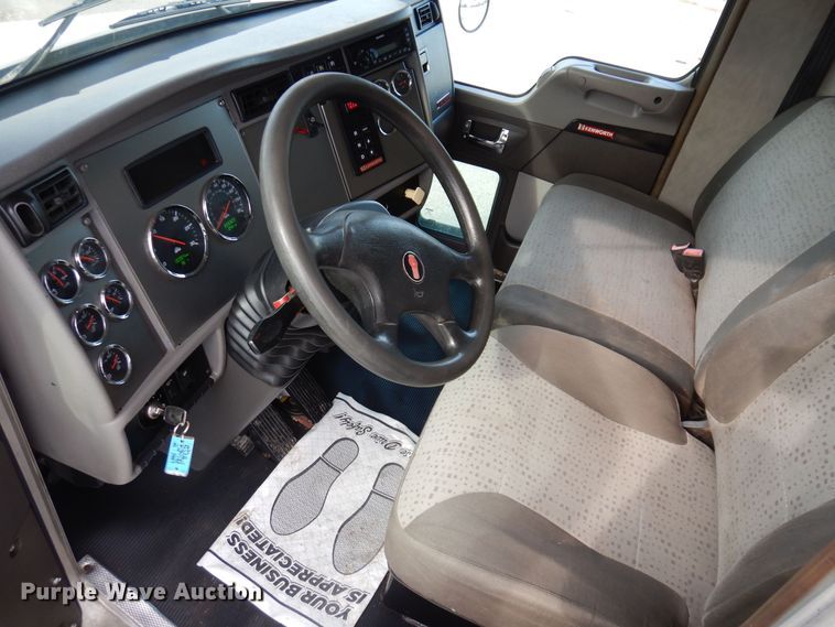 image for item KW9768 2014 Kenworth T370  truck cab and chassis