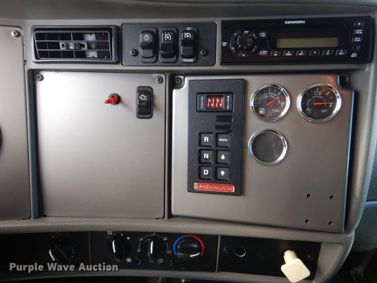 image for item KW9768 2014 Kenworth T370  truck cab and chassis