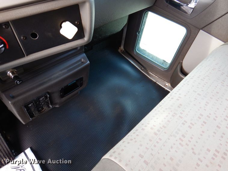 image for item KW9768 2014 Kenworth T370  truck cab and chassis