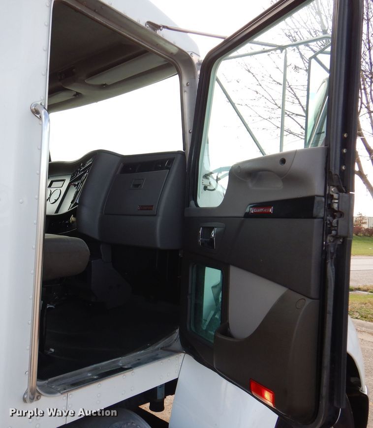 image for item KW9768 2014 Kenworth T370  truck cab and chassis