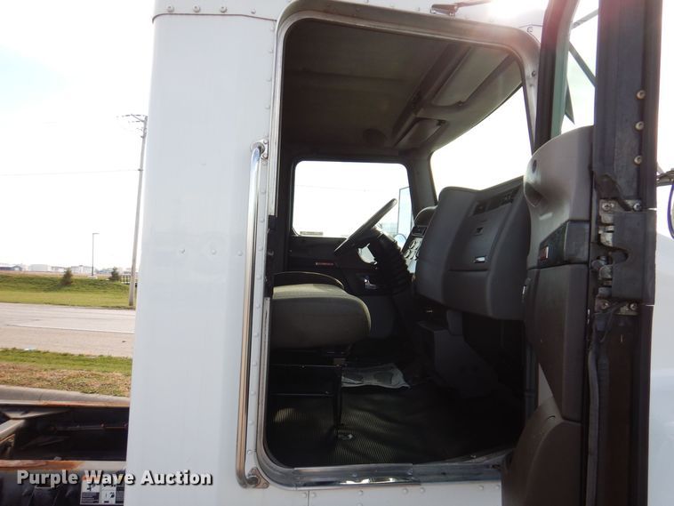 image for item KW9768 2014 Kenworth T370  truck cab and chassis